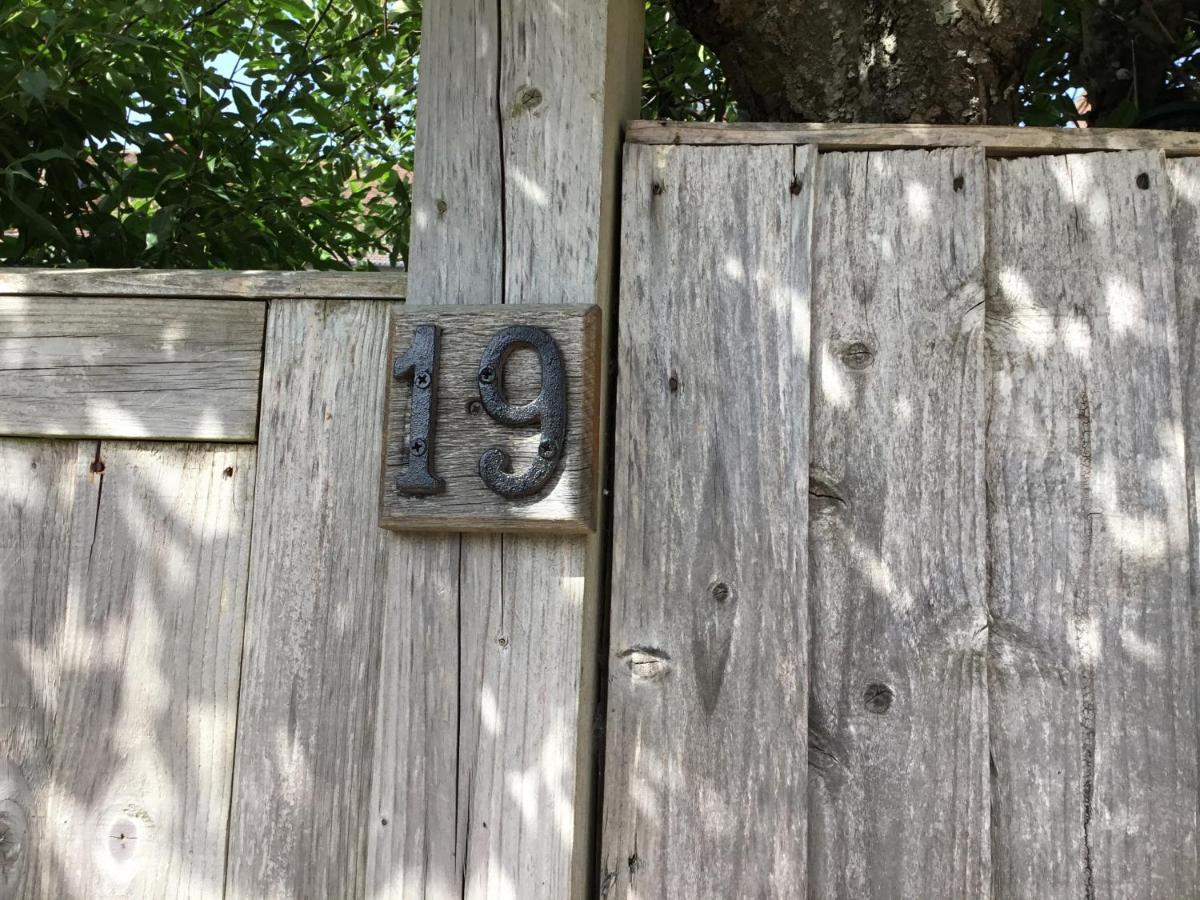 Number 19 B&B 奇切斯特 外观 照片